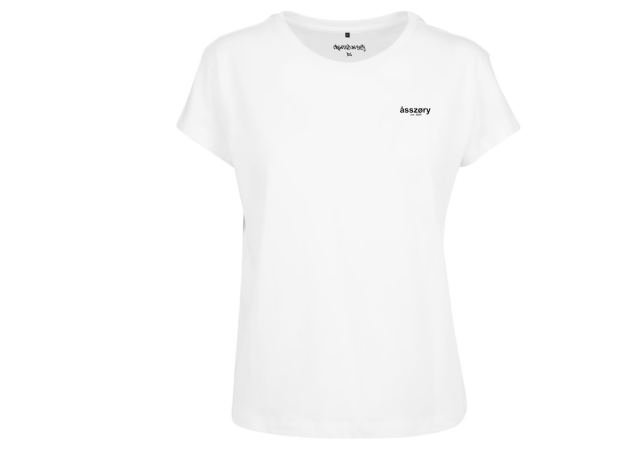 Witte t-shirt met korte mouwen en opdruk op de borst.